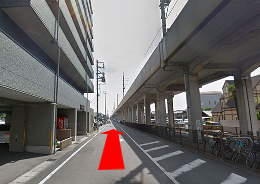 西口より道案内