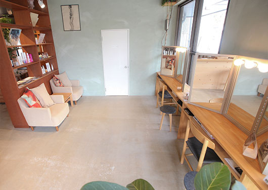 SOE HAIR & LIFESTYLE SHOP　待合室