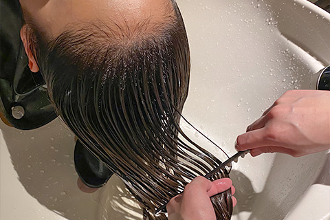 カラーの薬剤塗布